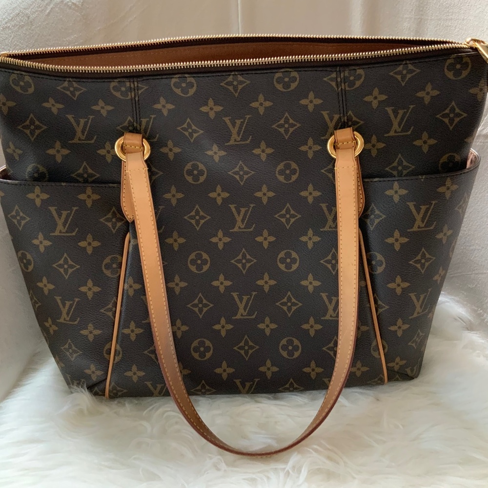 Louis Vuitton Monogram Totally MM Tote Bag